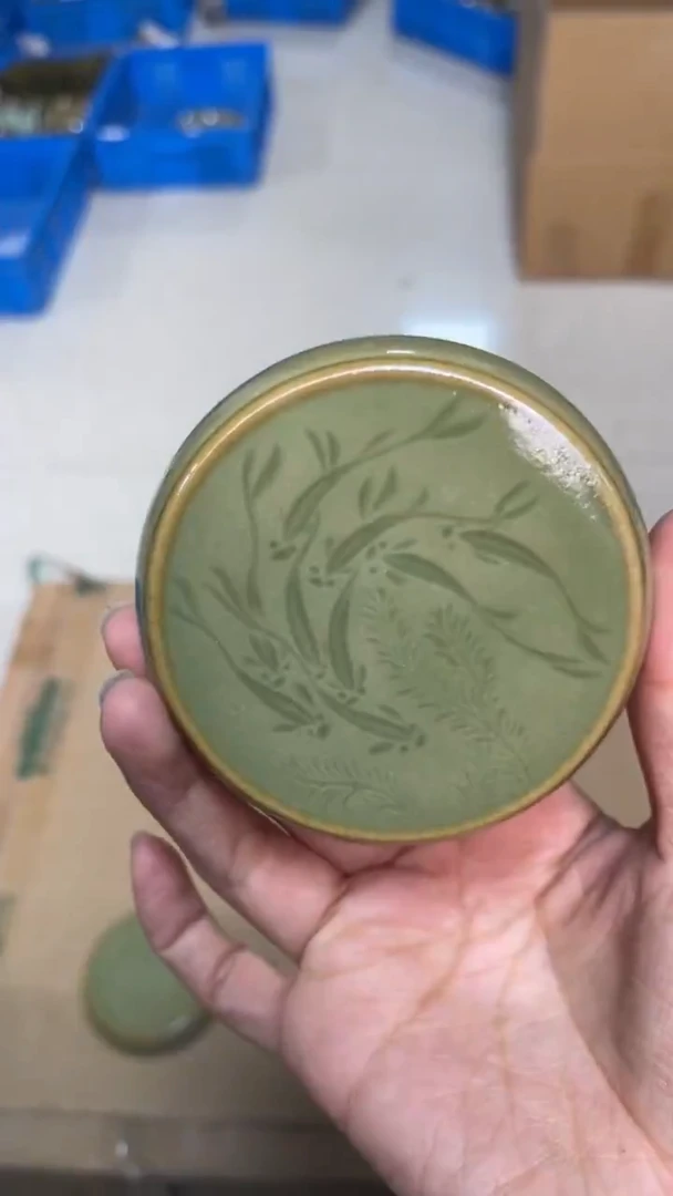 陶瓷青瓷鱼藻纹盖置（一个）