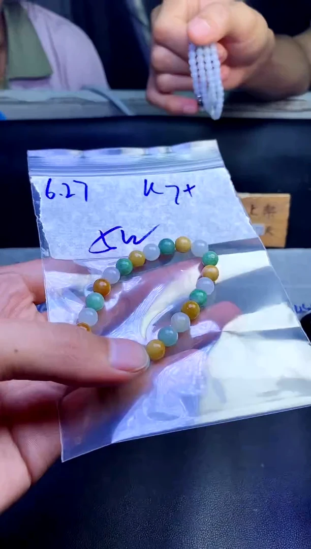 定制翡翠未镶嵌天然缅甸a货翡翠，多样性发货 只发其一