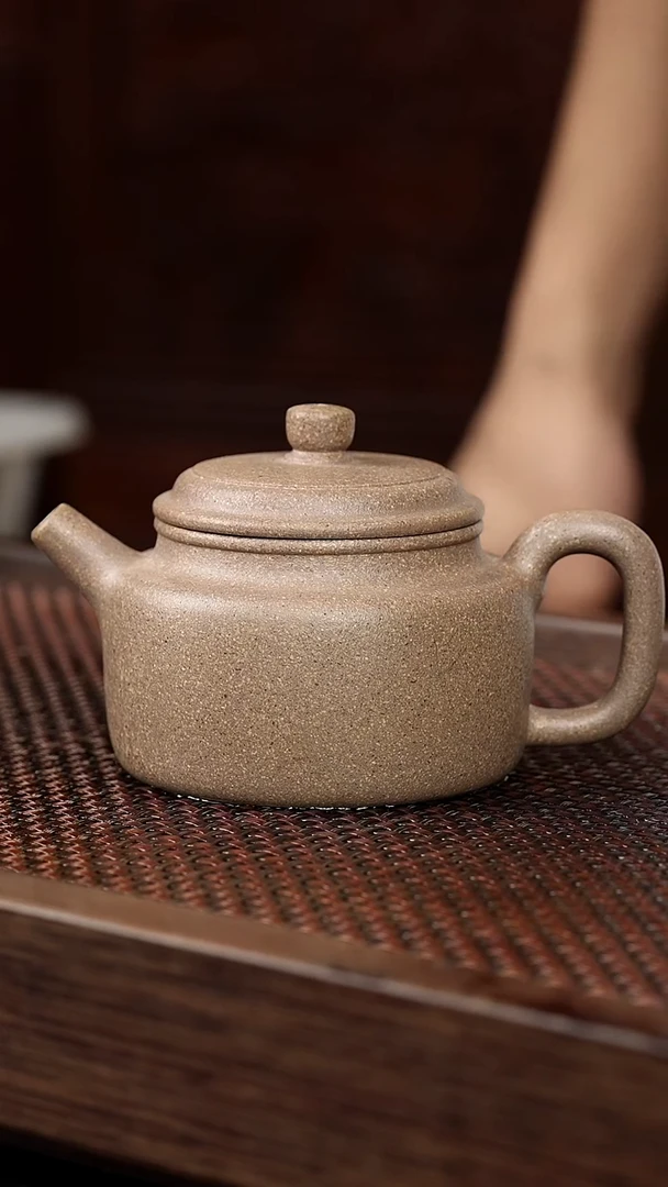 茶壶紫砂高温红降德中【微瑕】