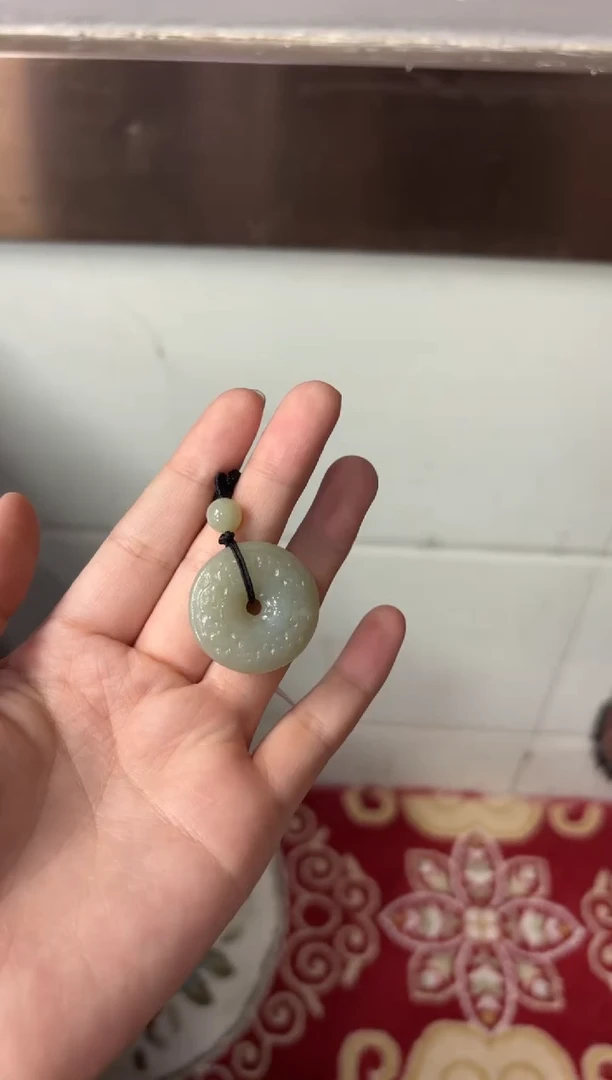 【闪购商品】和田玉吊坠(赠链)未镶嵌且末微色差近矿吊坠