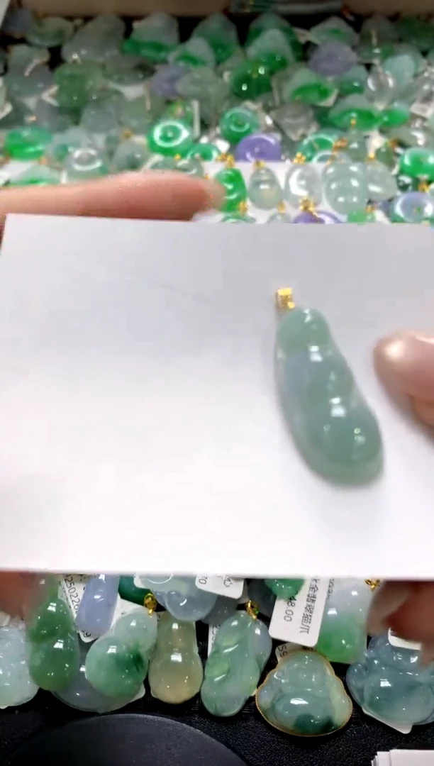 翡翠18K金镶嵌颈饰1111111111111111