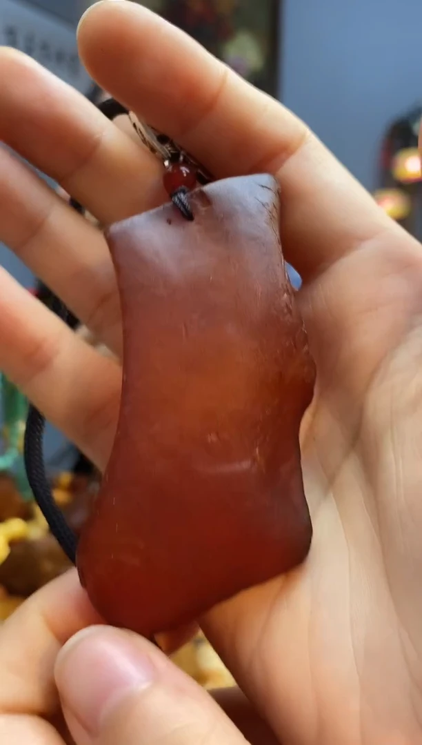 未镶嵌颈饰琥珀吊坠