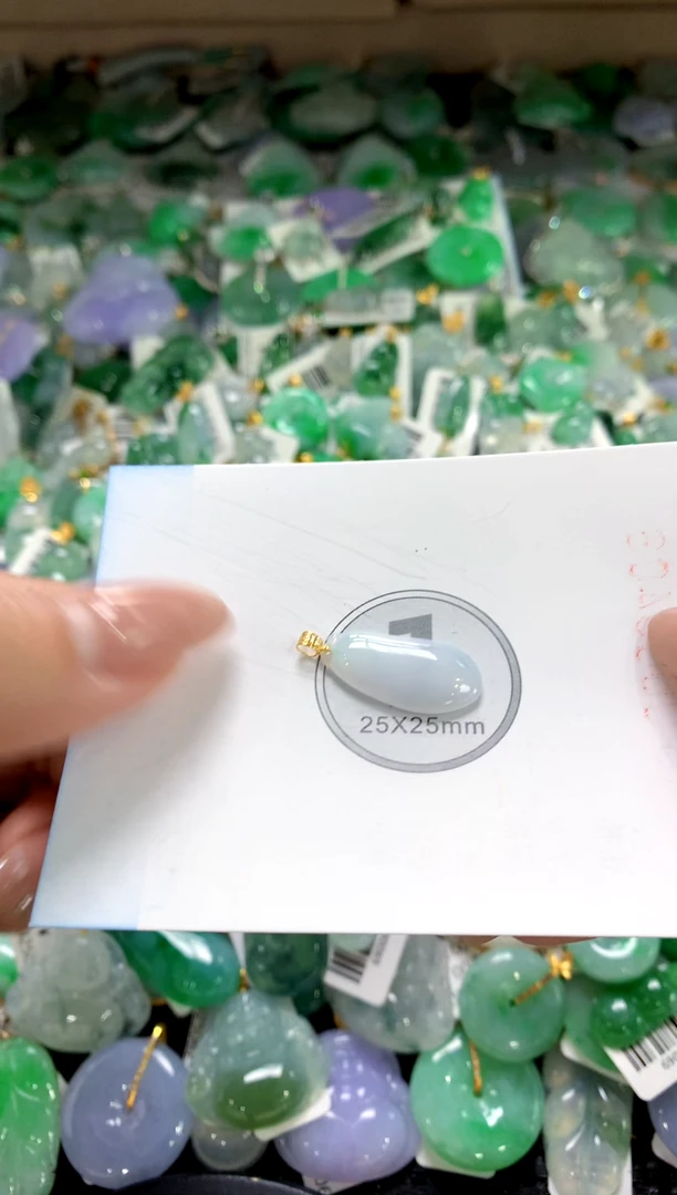 颈饰18K金镶嵌翡翠1111111111111111