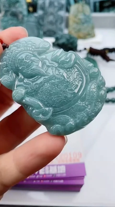 翡翠未镶嵌颈饰