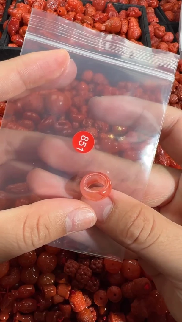 南红玛瑙未镶嵌颈饰1