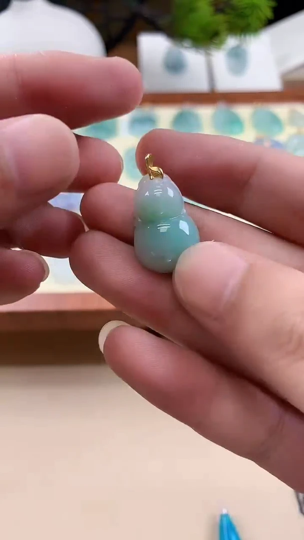 翡翠未镶嵌颈饰天然A货翡翠