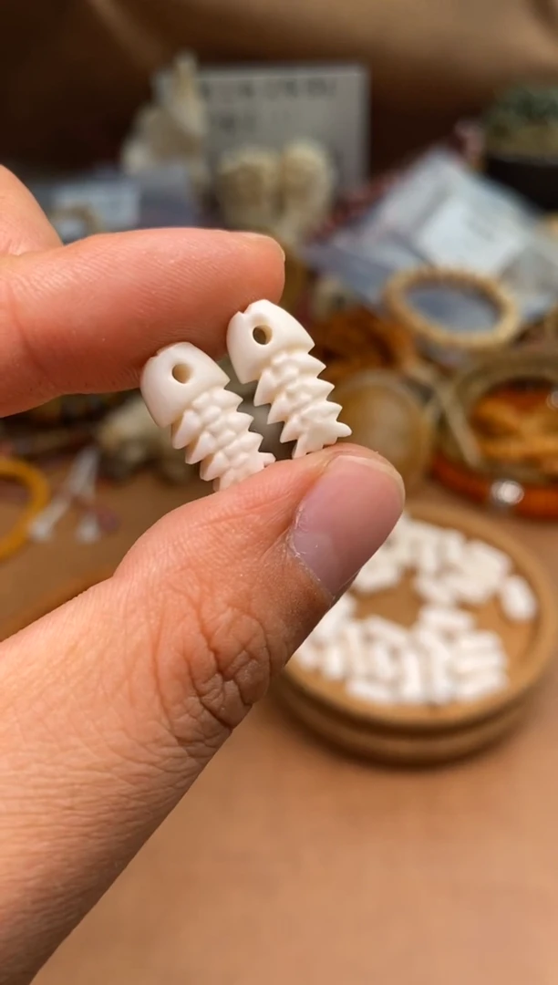 其他牛骨P1194-鱼骨2个-有棕裂