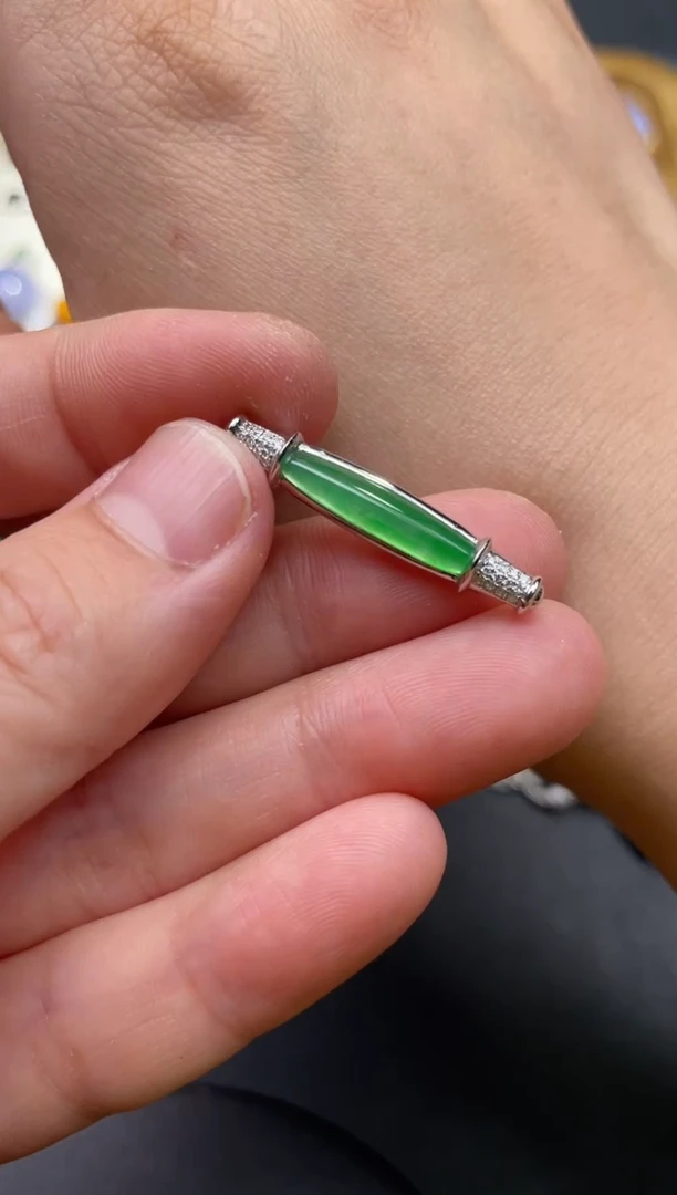 翡翠18K金镶嵌颈饰12.......