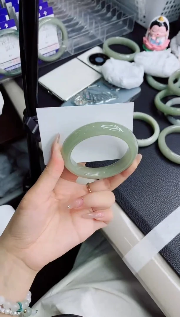 石英质玉手镯未镶嵌381-56.1