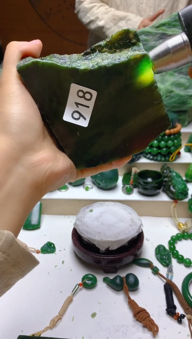 未镶嵌和田玉（碧玉）珠宝半成品1