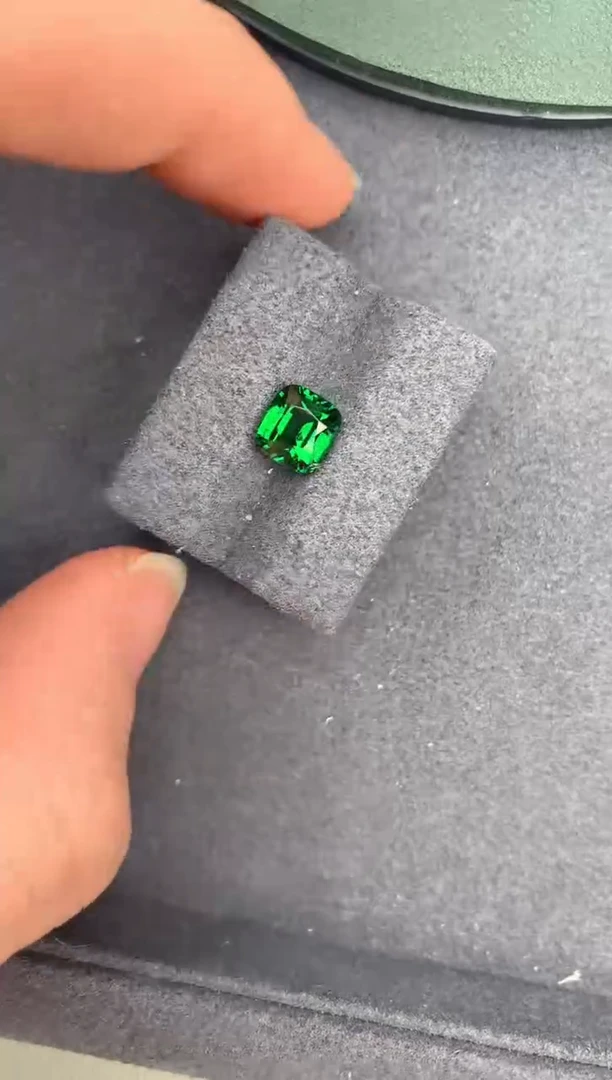 【闪购商品】石榴石（沙弗莱）裸石未镶嵌2ct沙弗莱