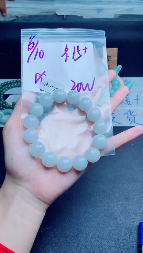 定制翡翠未镶嵌珠串