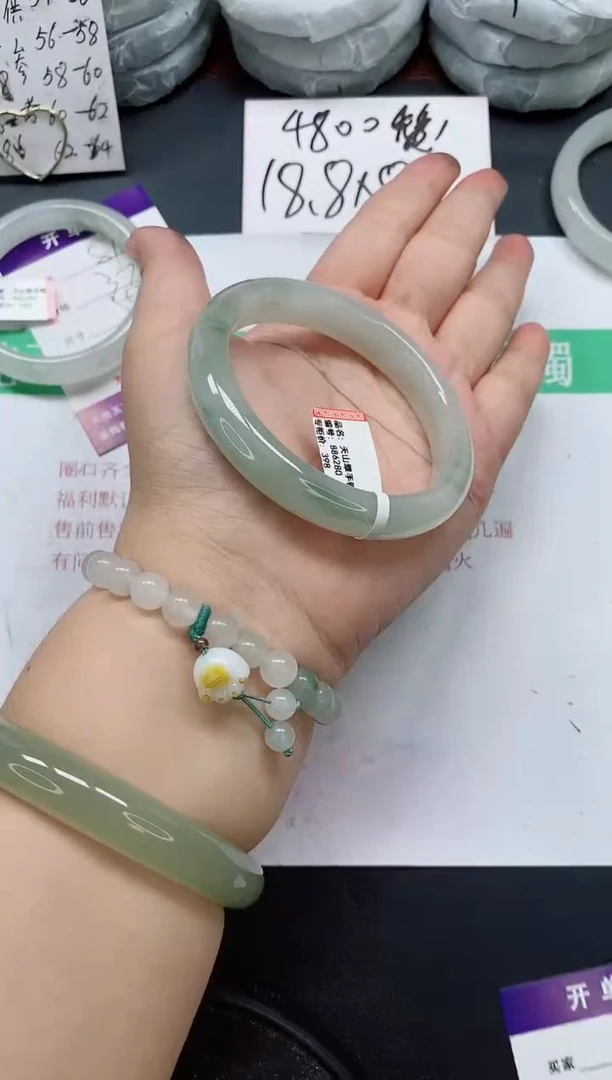 未镶嵌手镯石英质玉82/60-61