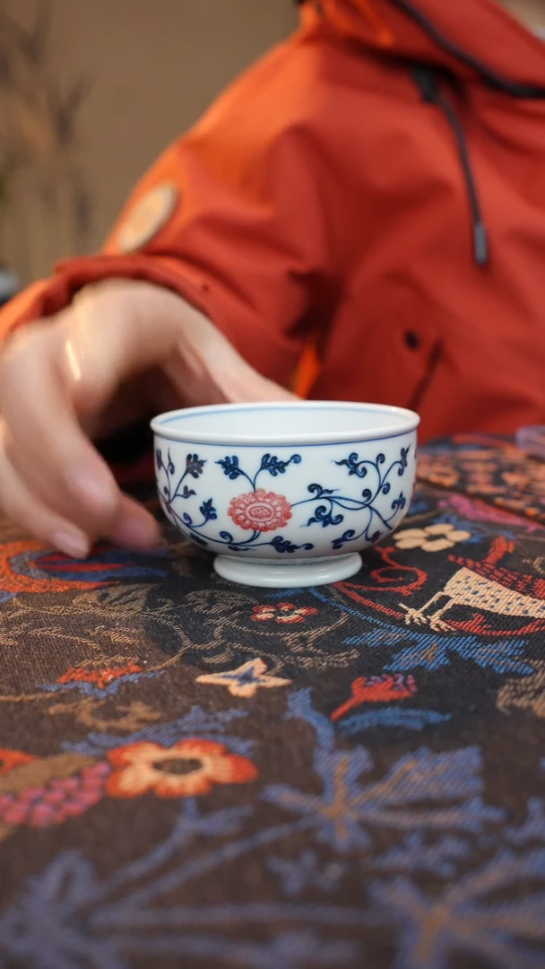 青花釉里红主人杯