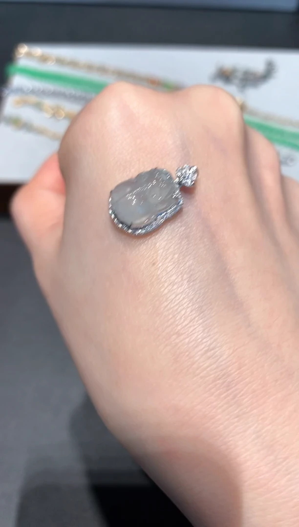 【闪购商品】翡翠吊坠(不含链)18K金镶嵌A71-1600