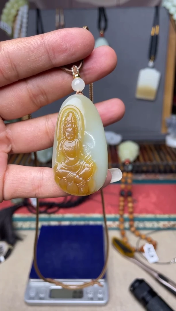 颈饰未镶嵌和田玉陈**木拍一发一