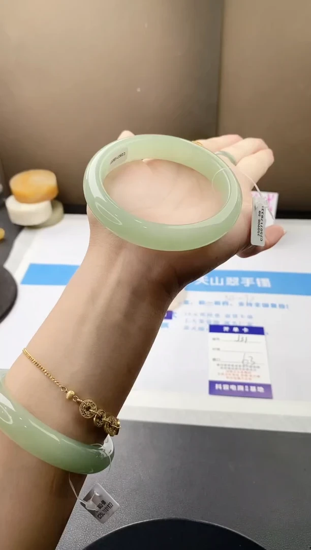 未镶嵌手镯石英质玉j31-DB多样性发货63+