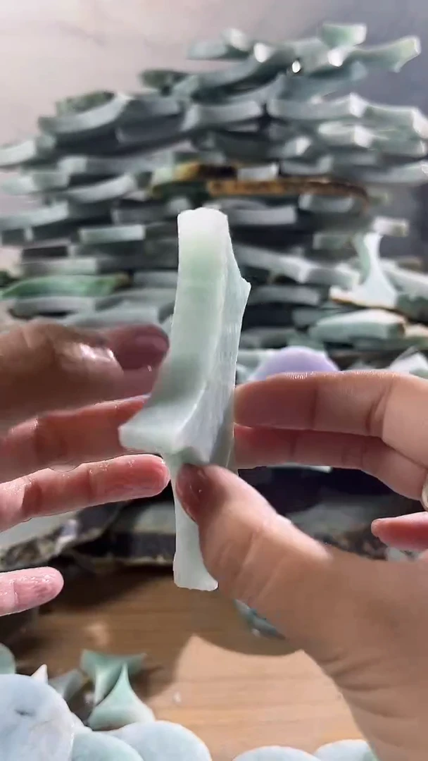 颈饰未镶嵌翡翠缅甸翡翠A货钟19