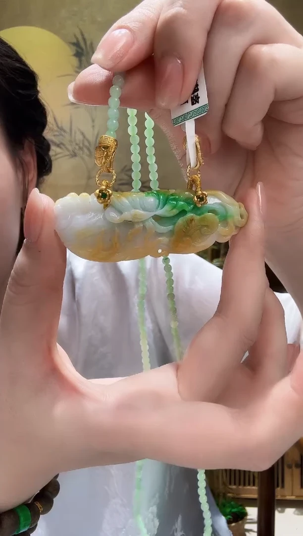 颈饰未镶嵌翡翠吊坠