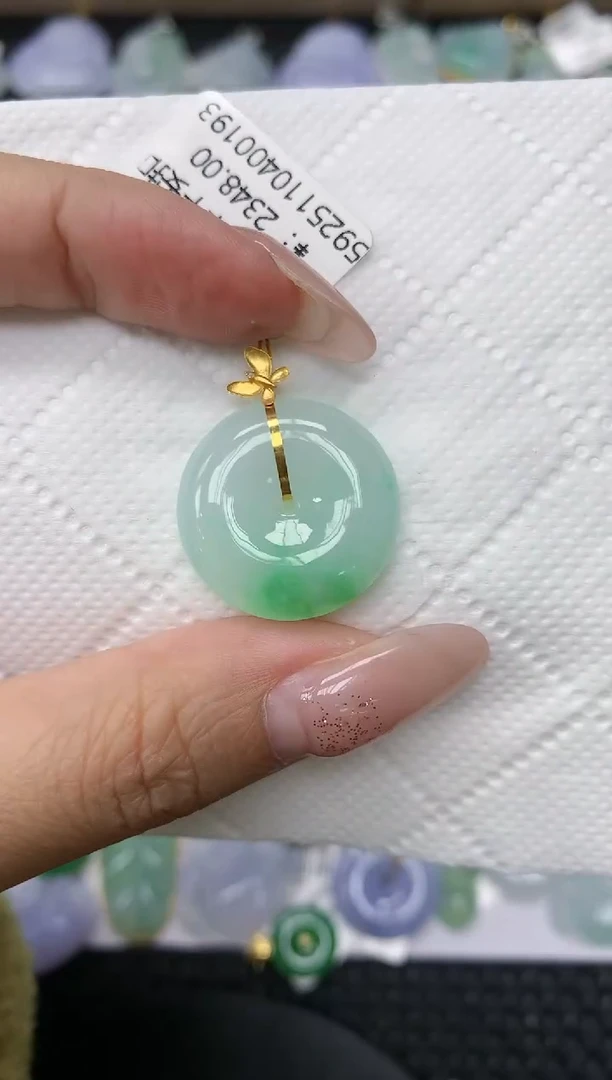 颈饰18K金镶嵌翡翠 1111111111