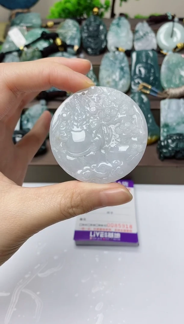 翡翠未镶嵌颈饰