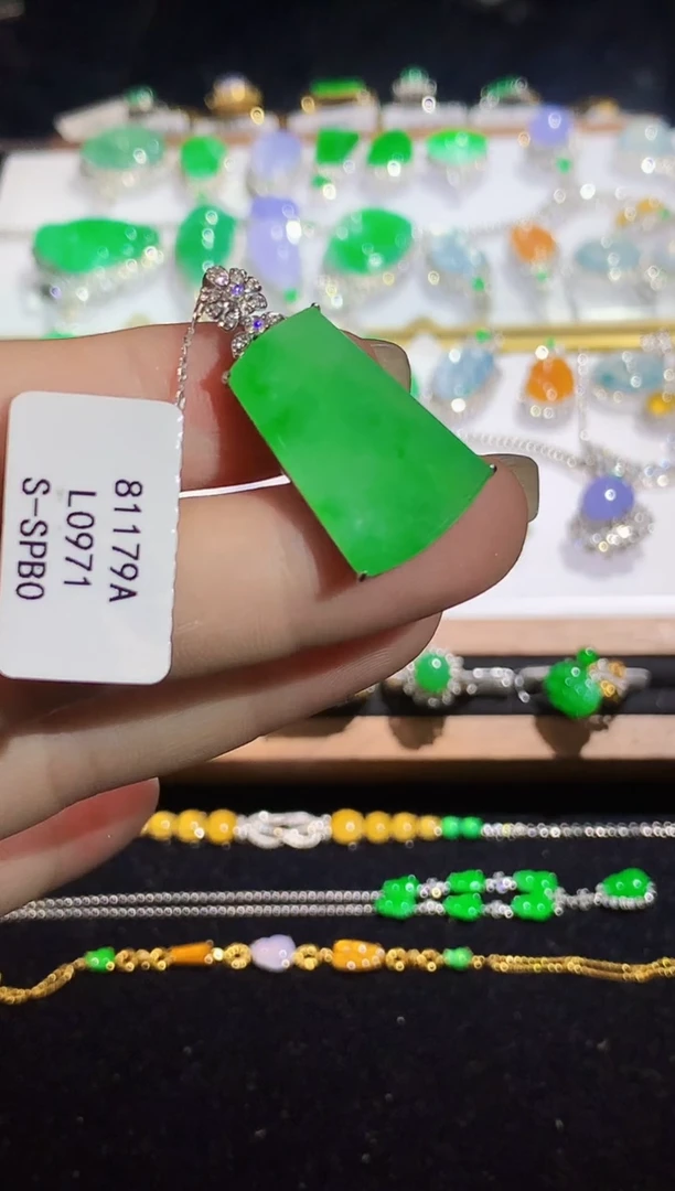 翡翠18K金镶嵌吊坠(不含链)L0971多样性发其一