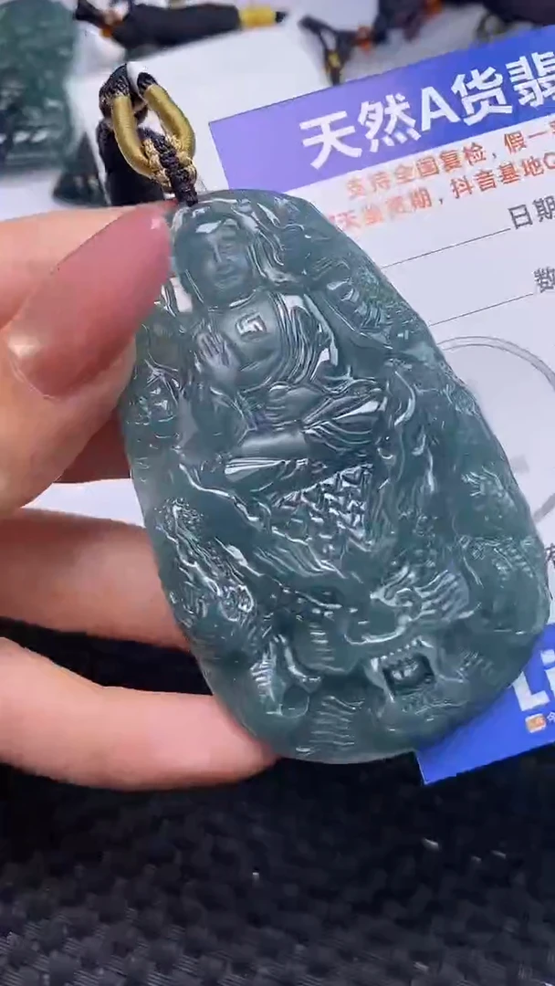 翡翠未镶嵌颈饰    3607