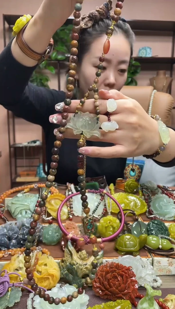 未镶嵌岫玉吊坠多样性发货发其中之一