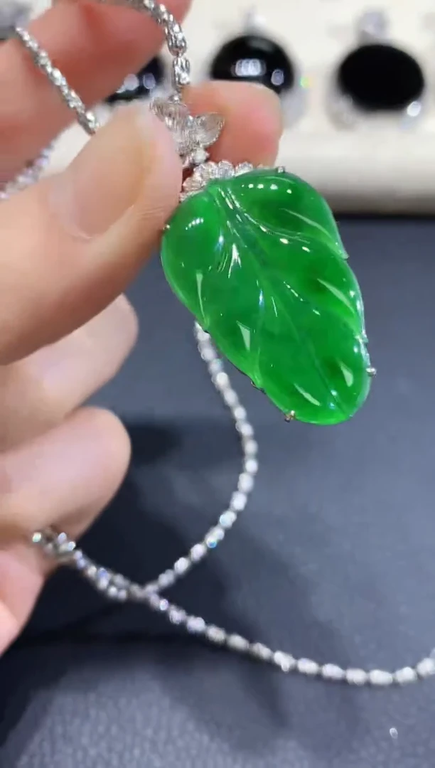 吊坠(不含链)18K金镶嵌翡翠A19 多样性发货一件