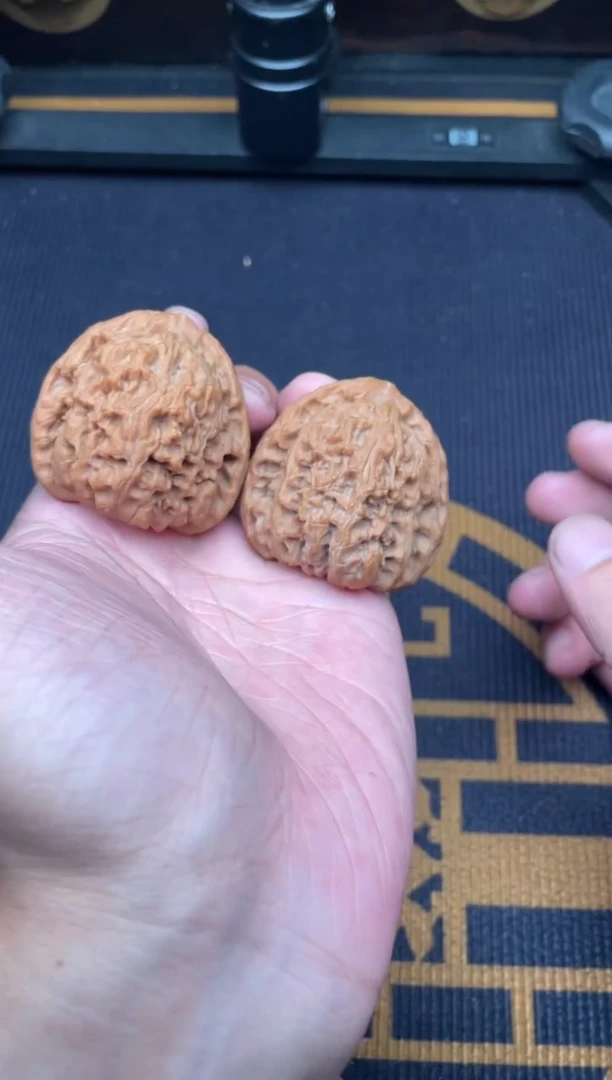 文玩核桃吊坠南疆石40+