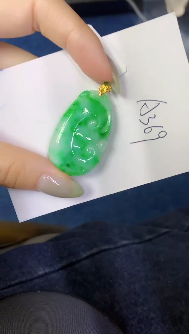 翡翠18K金镶嵌颈饰缅甸天然翡翠A货