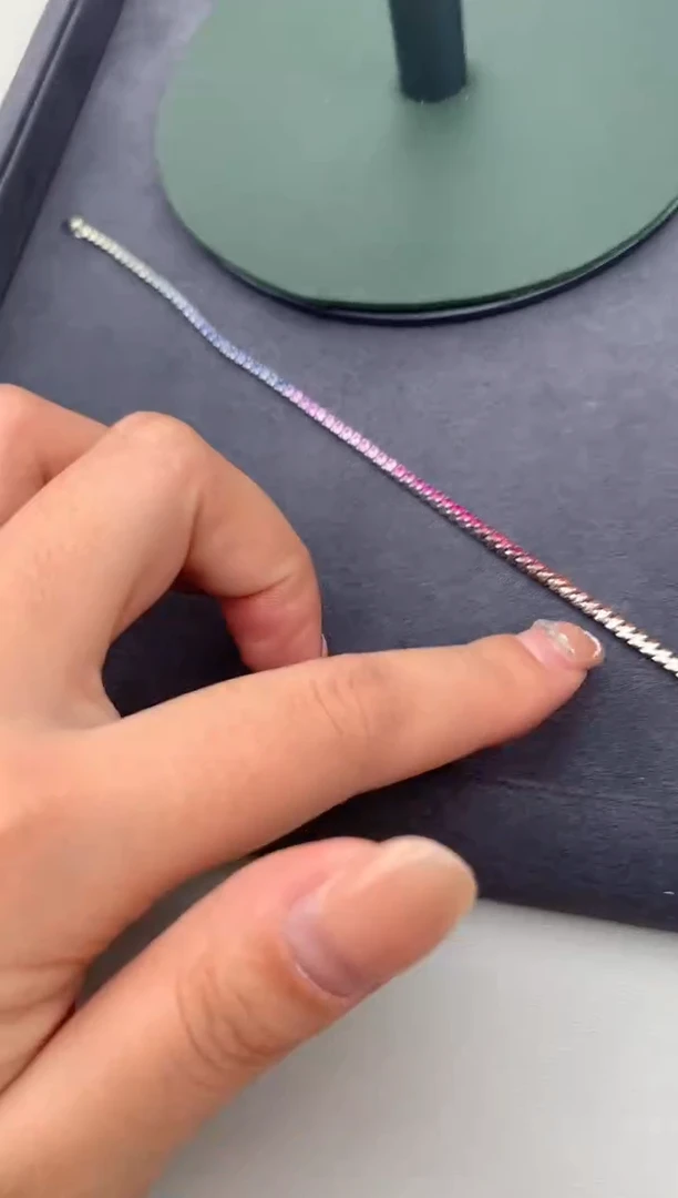 【闪购商品】彩色蓝宝石手链18K金镶嵌3ct彩蓝宝手链