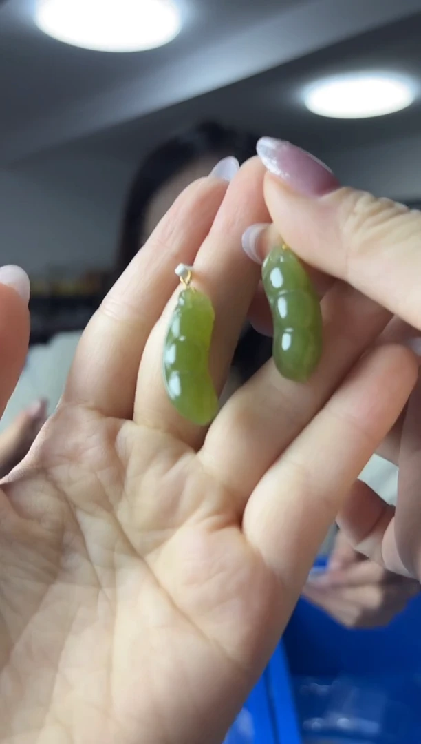 颈饰18K金镶嵌和田玉（多样性发一件）