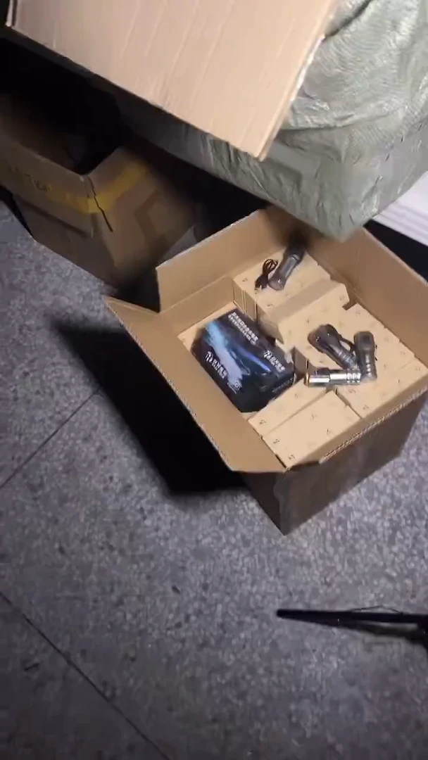 三眼定焦手电筒啊