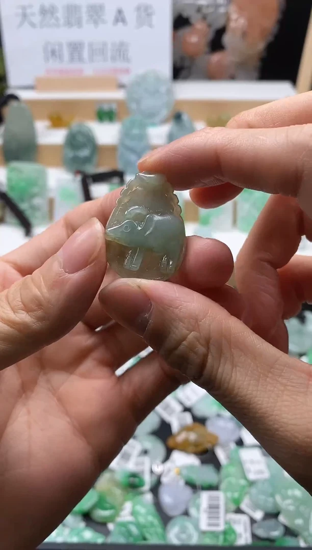 【闪购商品】翡翠颈饰未镶嵌60牛牌