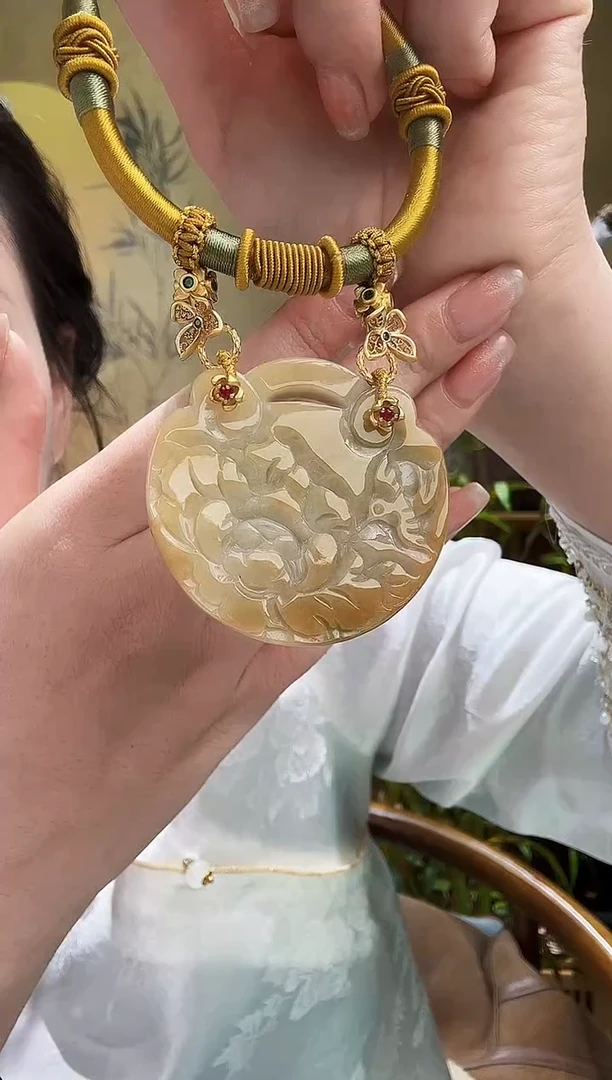 颈饰未镶嵌翡翠吊坠