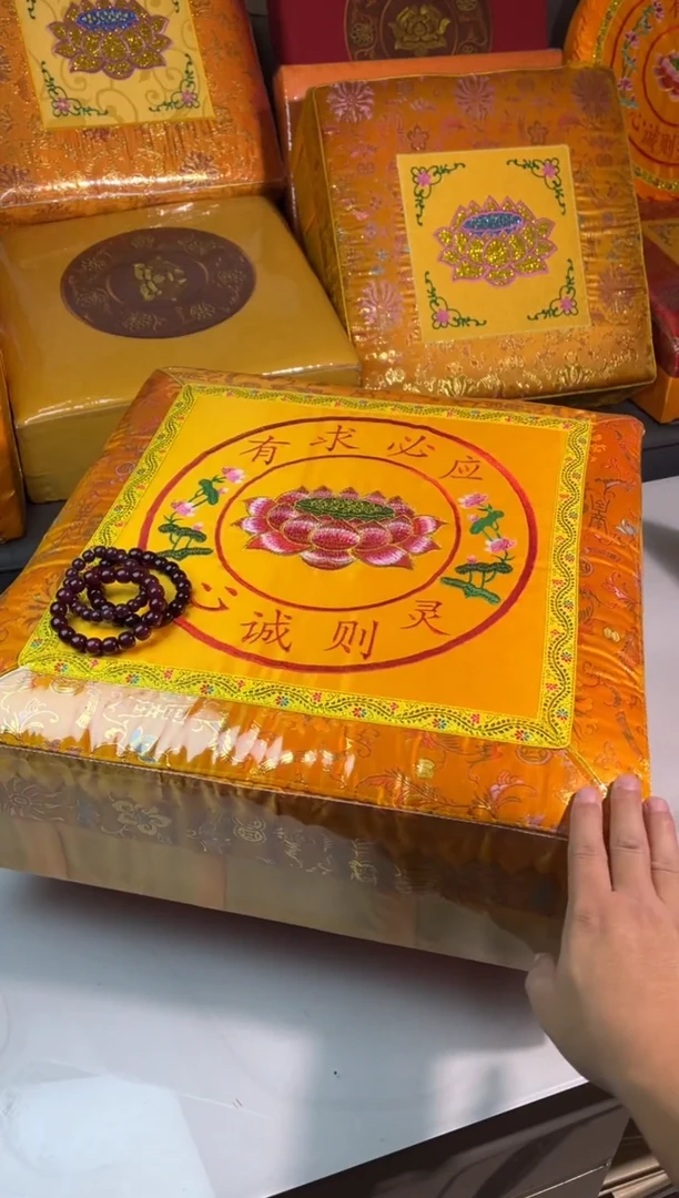 绸缎黄色六品莲花+黄色有求必应+两个手串
