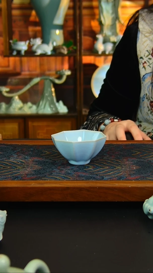 瓷片天青八方杯，全品