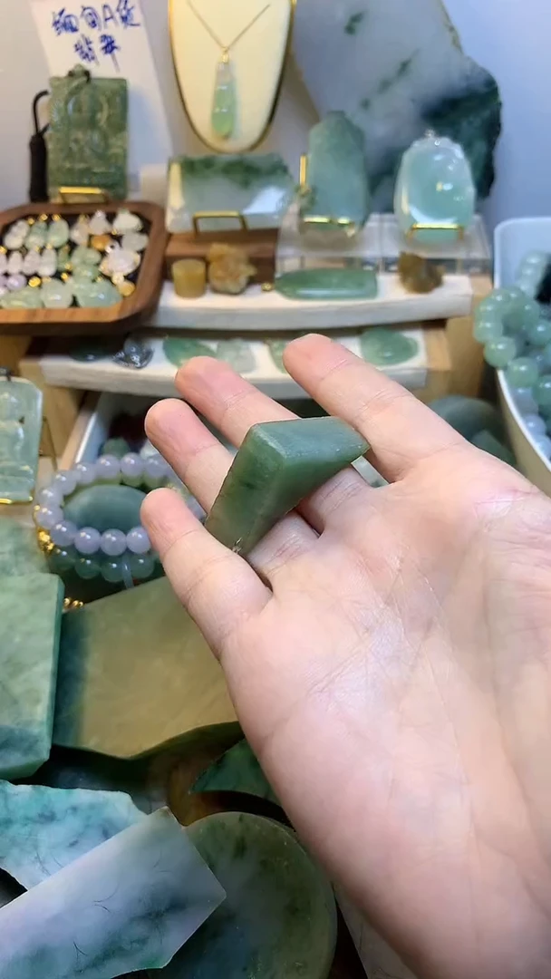 未镶嵌挂件翡翠缅甸A货翡翠,没有运费险,有纹有裂