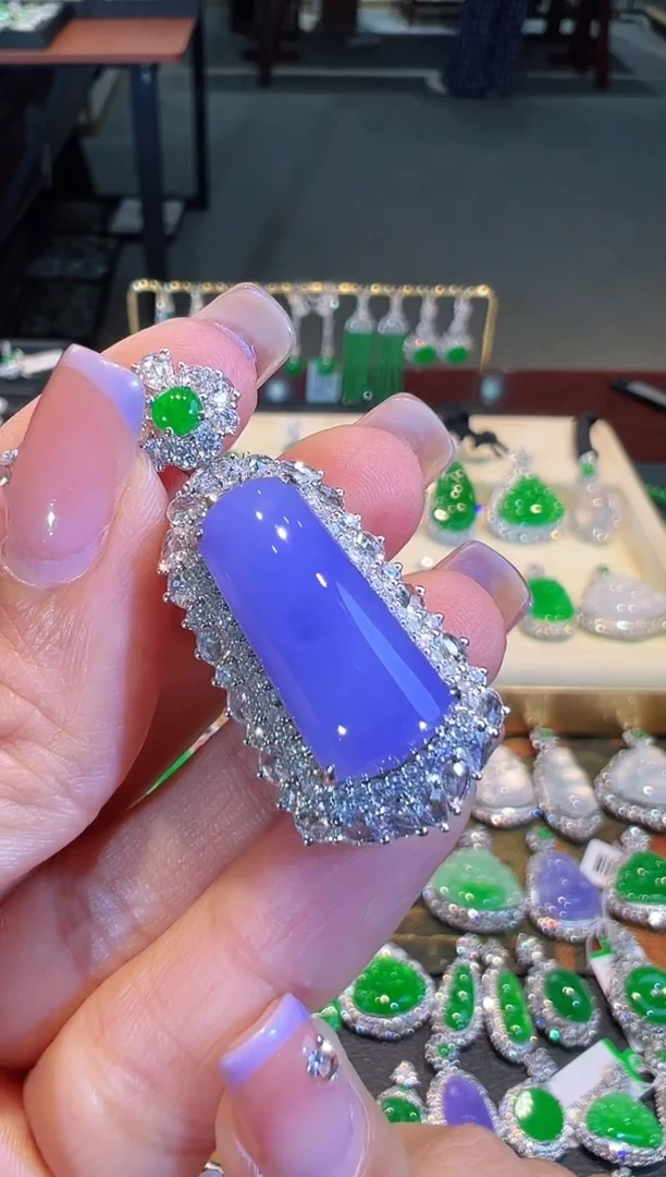 【闪购商品】翡翠颈饰18K金镶嵌翡翠