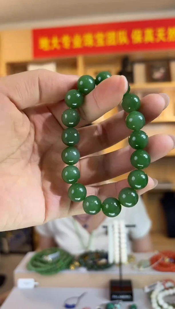 未镶嵌手串和田玉约12mm俄料和田玉粉绿手串