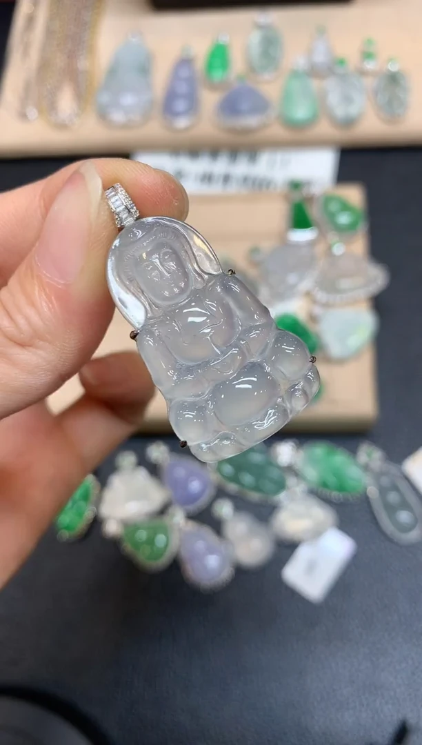 【闪购商品】翡翠颈饰18K金镶嵌观音【无服务费