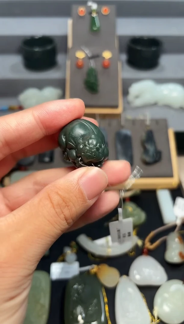 颈饰未镶嵌和田玉和田玉青玉貔貅