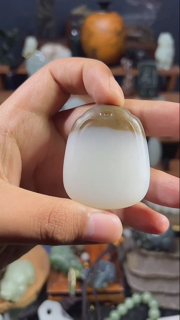 颈饰未镶嵌和田玉?*K1