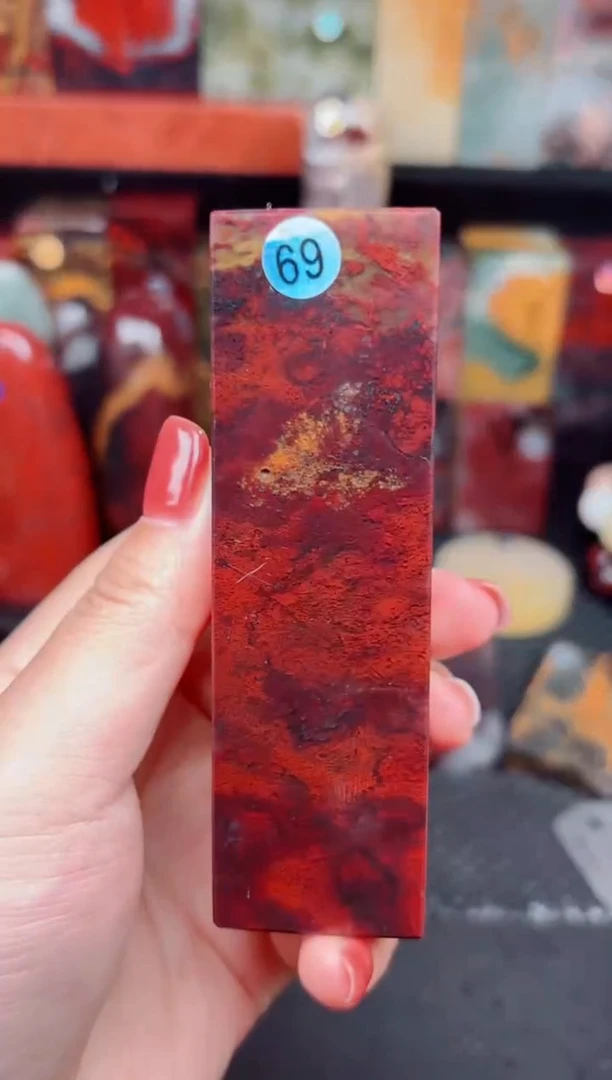 玉桂林鸡血玉印章摆件69