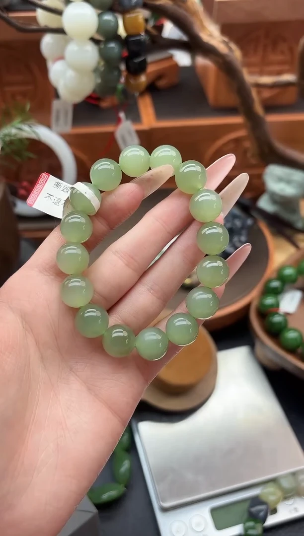 未镶嵌手串和田玉董小姐推荐 多样性发货 拍一发一yngcq12