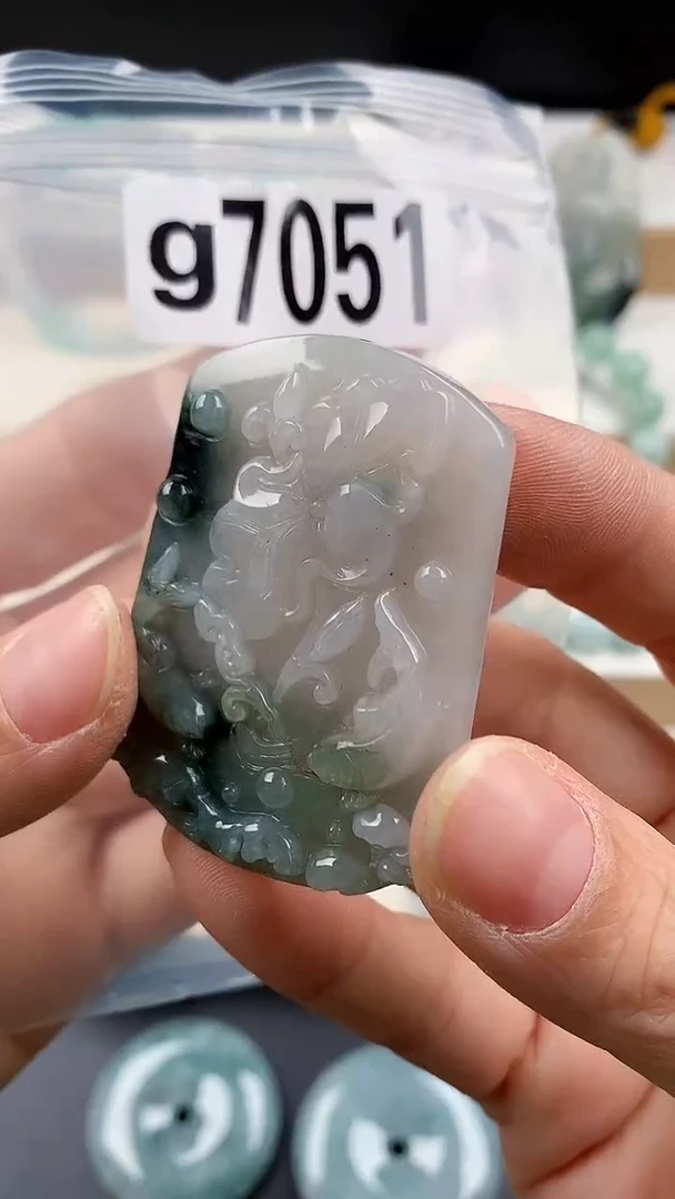 颈饰未镶嵌翡翠天然翡翠吊坠挂件