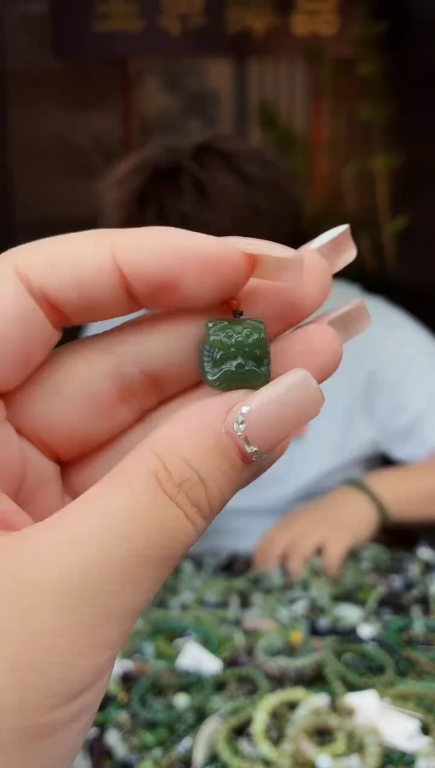 和田玉未镶嵌颈饰拍一发一