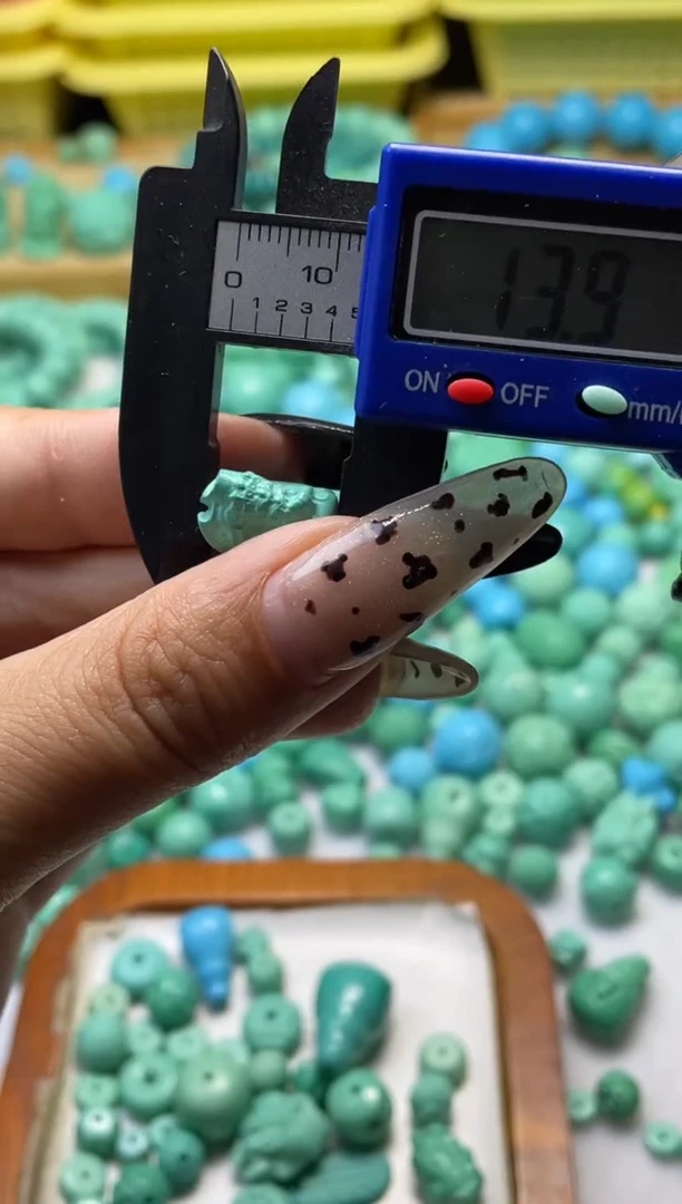无非金属绿色扎基拉姆