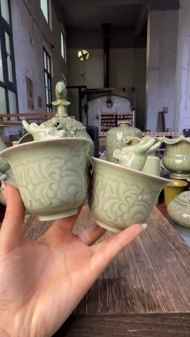 微瑕耀州窑龙头公平杯一对